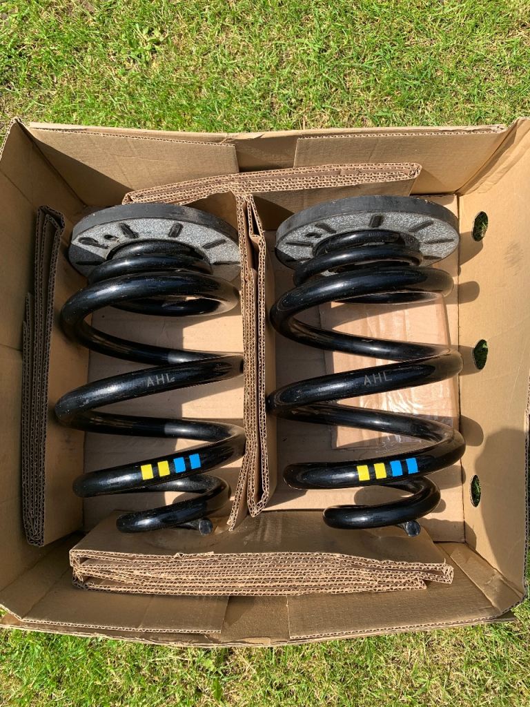 VW T6.1 Genuine Rear Springs & Upper Seat - As New