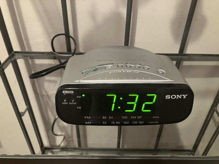 Sony Alarm Clock Radio – Silver, Perfect Condition