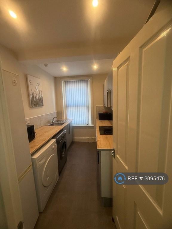 1 bedroom flat in Charles Street, Newport, NP20 (1 bed) (#2895478)