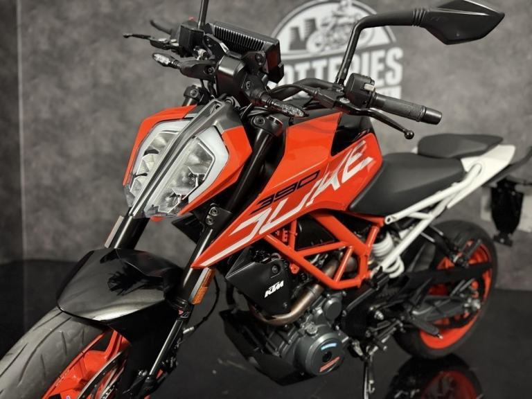 KTM 390 Duke *Genuine 1500 miles!*