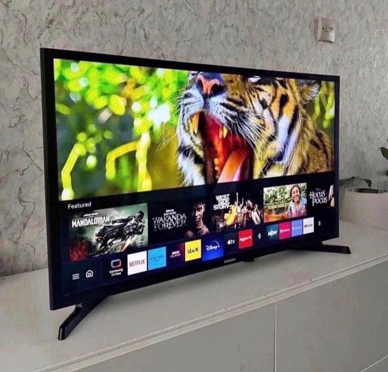 Samsung 32” Smart     WiFi HDR Led tv   good working condition