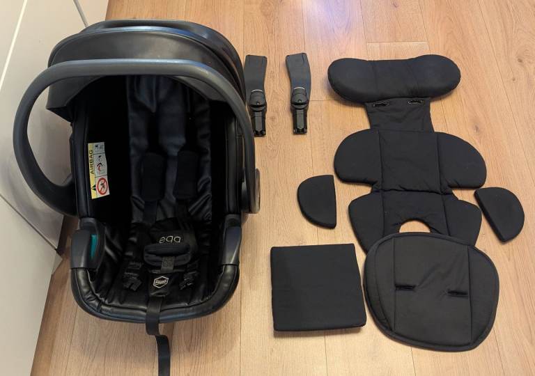 Egg® shell car seat with isofix base