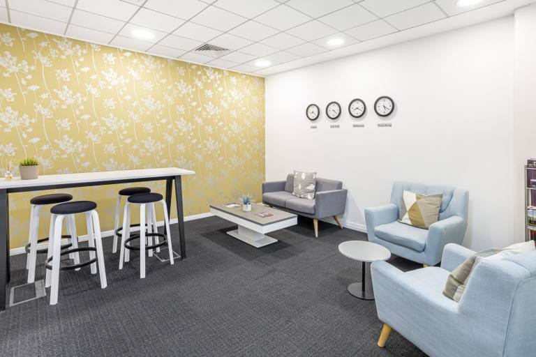 Swindon - SN5 6QR \ Shared Office Space with Flexible Terms