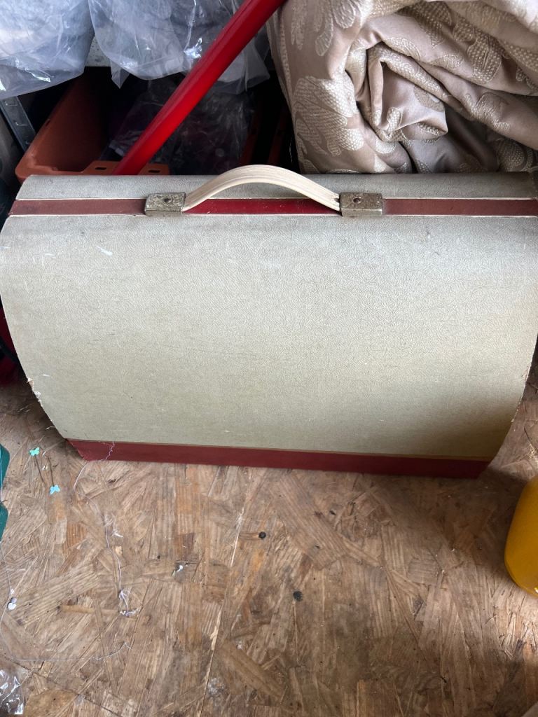 2 Sewing machines