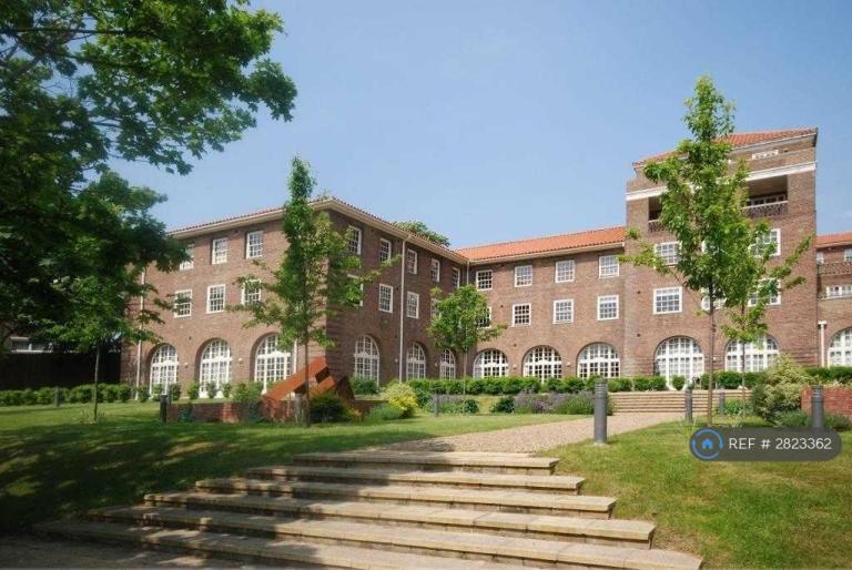 1 bedroom flat in Gilbert Scott Building, London, SW15 (1 bed) (#2823362)