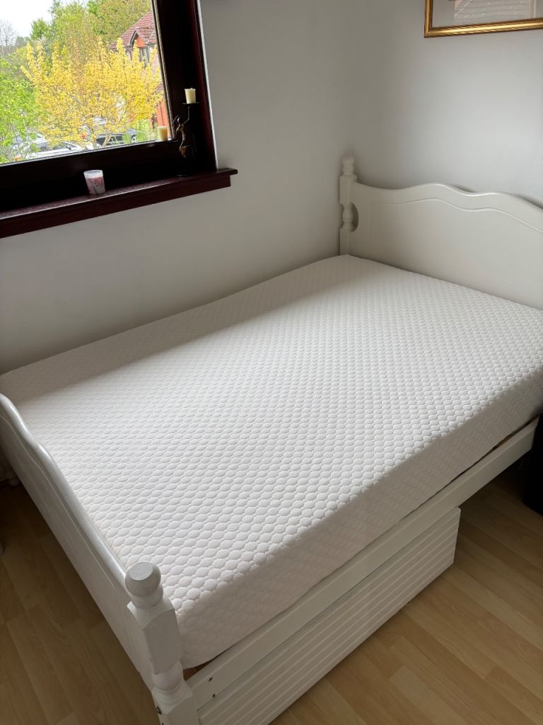 Double bed & matching furniture