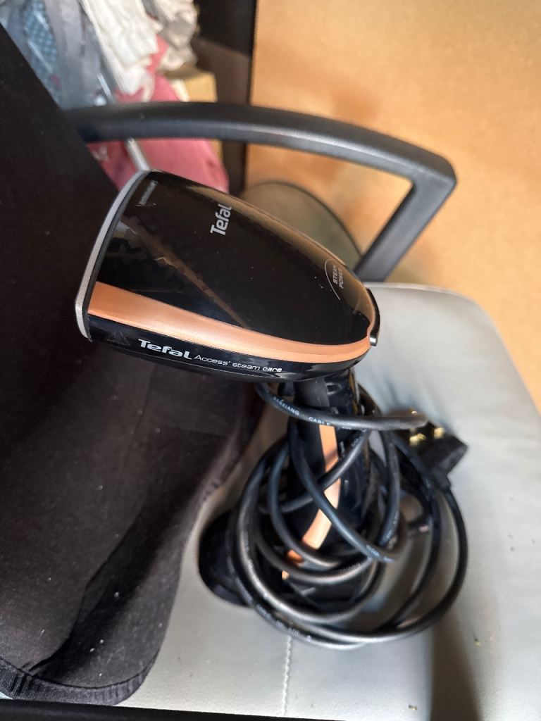 Tefal Access Steam Iron - Black, Good Condition