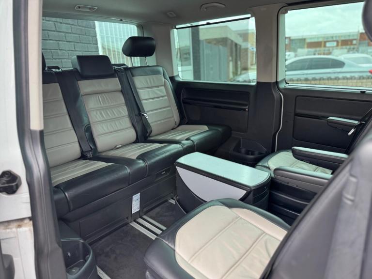 2016 Volkswagen Caravelle 2.0 TDI BlueMotion Tech 204 Executive 5dr DSG MPV DIESEL Automatic