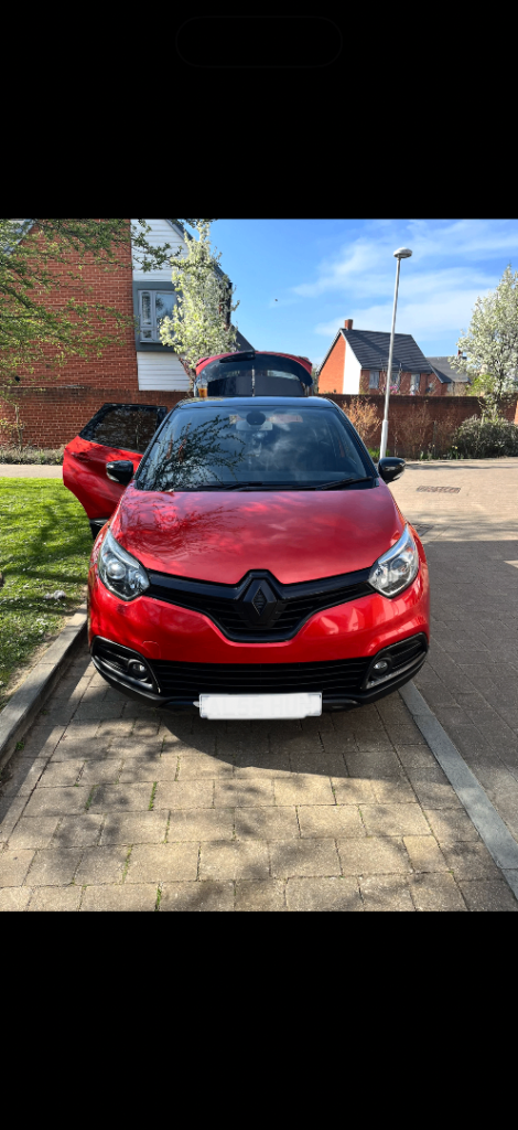 Red Renault, CAPTUR, Hatchback, 2016, Semi-Auto, 1461 (cc), 5 doors