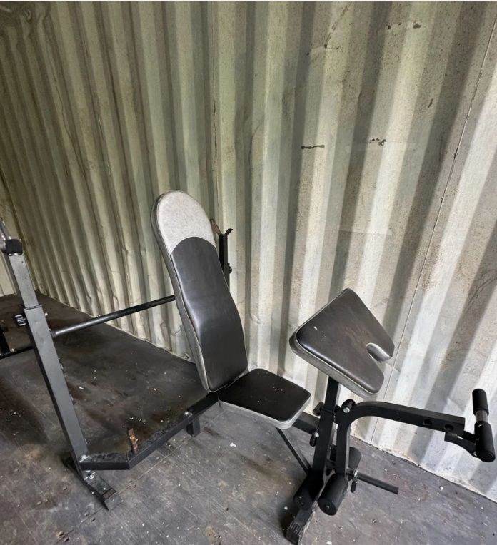 WEIGHTS BENCH WITH LEG & ARM CURL PREACHER ATTACHMENTS