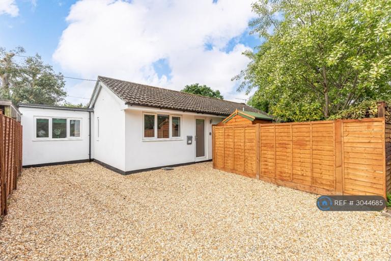 3 bedroom house in Yeovilton Close, Lymington, SO41 (3 bed) (#3044685)
