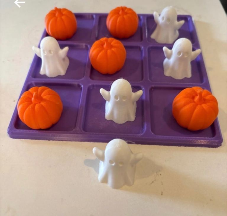 Halloween Tic-Tac-Toe Game – Ghosts & Pumpkins, As Good As New