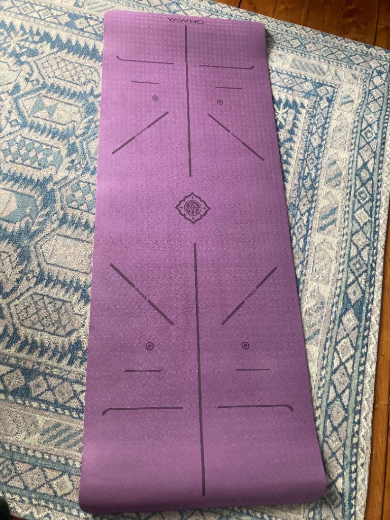 Purple Yoga Mat with Alignment Lines – Excellent Condition