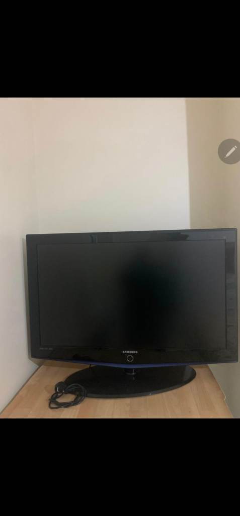 Samsung Flat Screen TV – Good Condition, Black