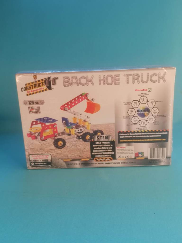 Brand new.  BACK HOE TRUCK. Metal Excavator Construction Set. 129PCS. 