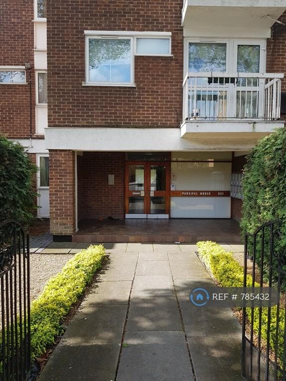 Studio flat in Parsifal House, London, NW3 (#785432)