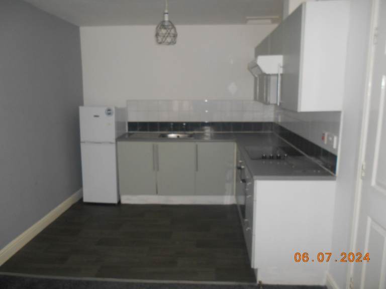 Fully furnished 1 bed flat in great BD1 city-centre location. 