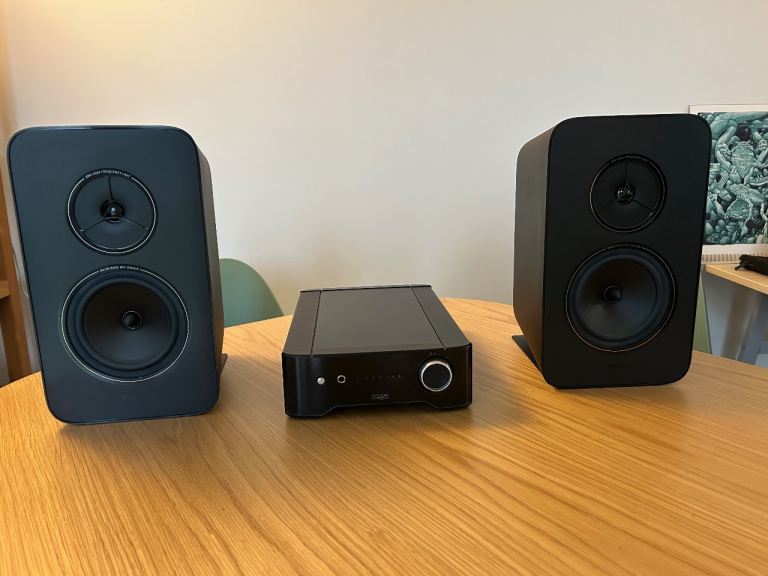 Rega Brio Mk6 amp and Rega Kyte speakers, fantatsic condition and original boxes