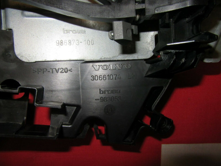 Volvo S80 Door Handle Bracket Mechanism Rear Left 30661074 LH