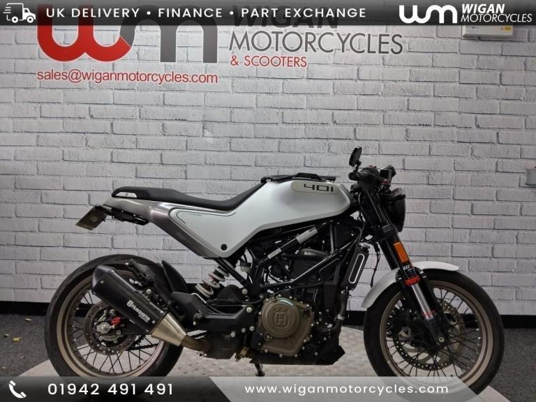 HUSQVARNA VITPILEN 401, 2024/73, 1 OWNER AND JUST 3,498 MILES COVERED,