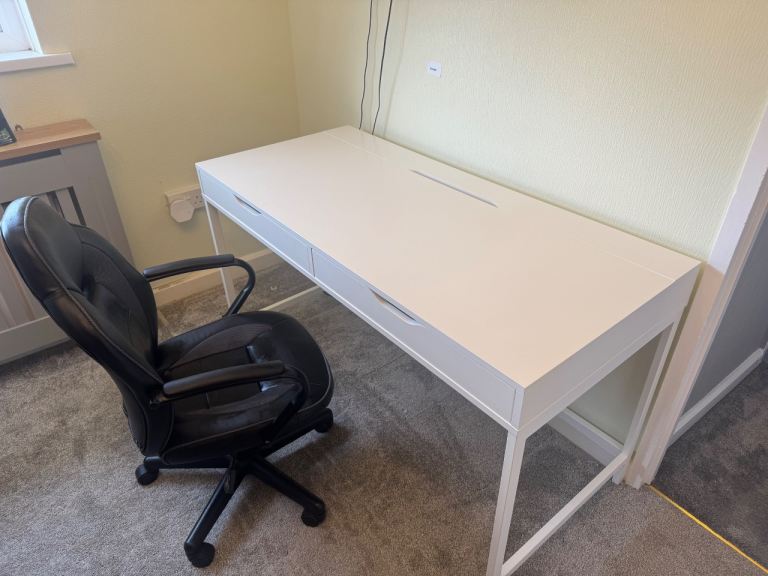White Desk with Drawers – Good Condition