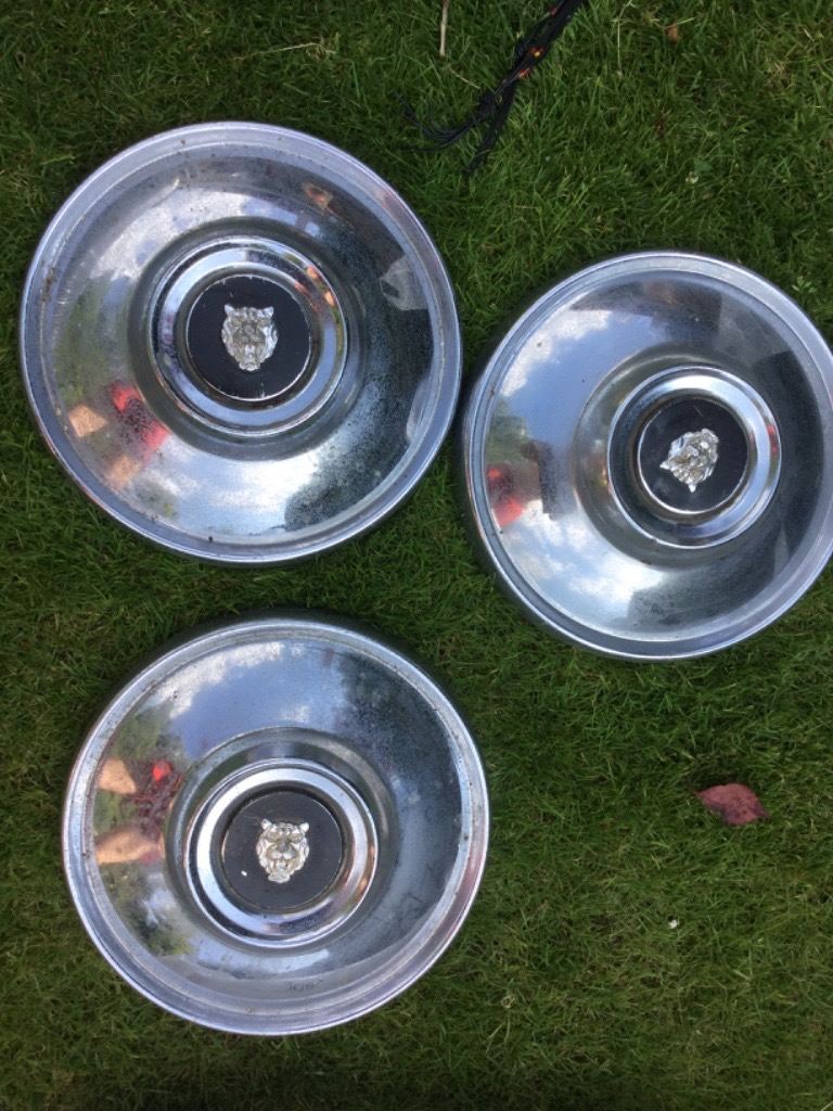 Jaguar XJ series 1 my 2 chrome hub cap 