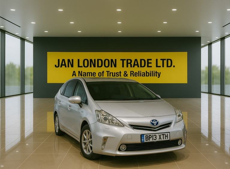 2013 Toyota Prius+ 1 790 CC  TOYOTA PRIUS ALPHA Hybrid