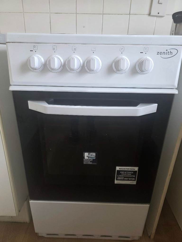 Zenith Freestanding Cooker – White, Good Condition