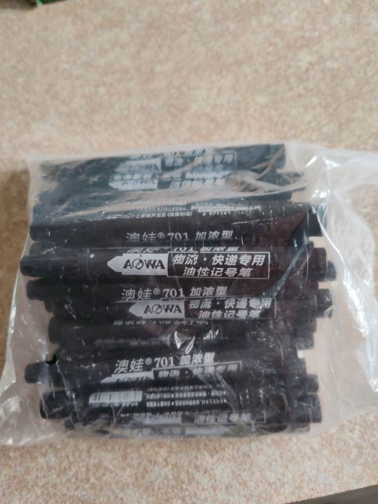 Permanent black marker pens 