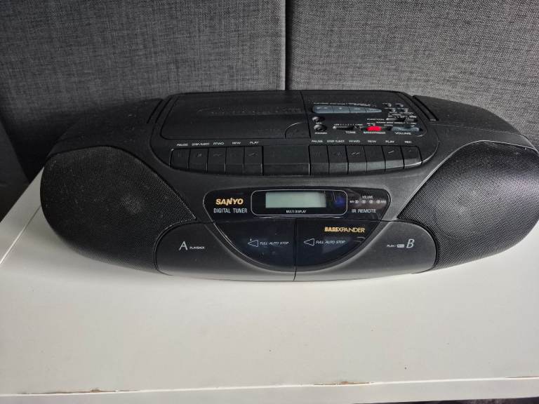 Retro Sanyo MCD-Z37 Boombox