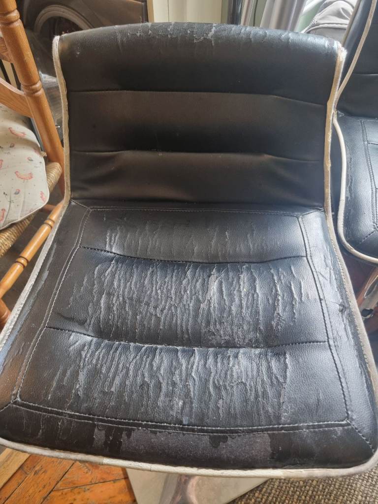 Set of 4 Black Bar Stools – Fair Condition, Adjustable Height