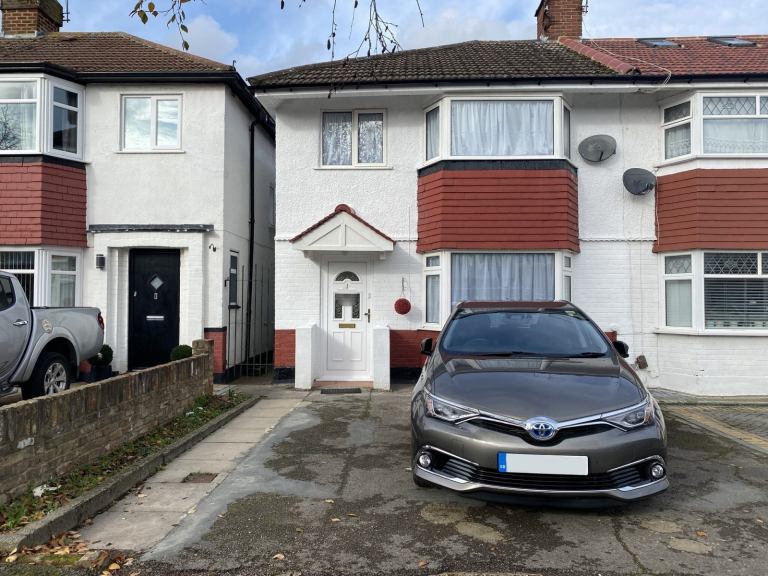 3 bedroom house in Bedford Road, RUISLIP, HA4
