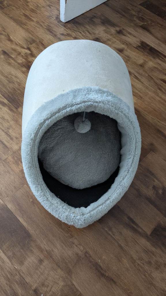 Cosy Cat or Small Dog Igloo Bed with Removable Cushion