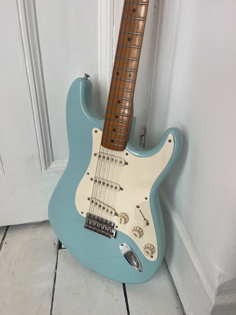  Fender Stratocaster, Classic Series '50s,  Maple Fingerboard, Daphne Blue