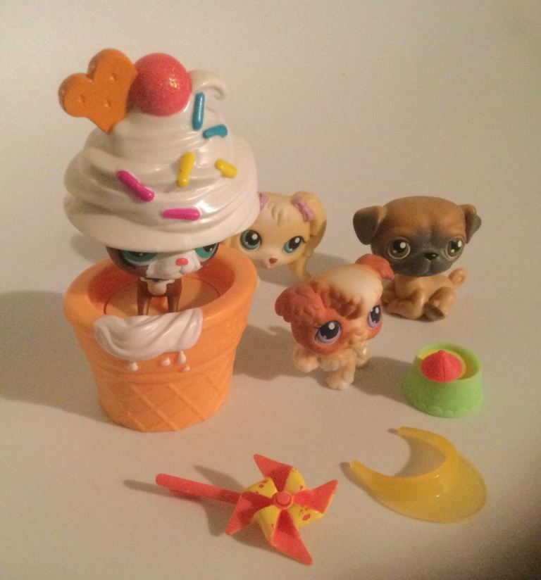 Littlest Pet Shop Bundle dog figures, accessories and Hide ‘N’ Sweet Terrier