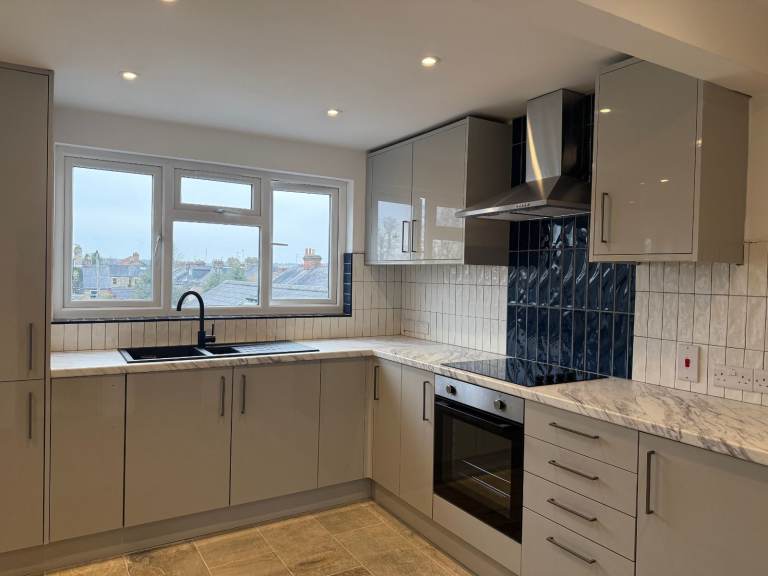 One Bedroom Flat - Main Cowley Road - New Modern - Furnished - £1495pcm