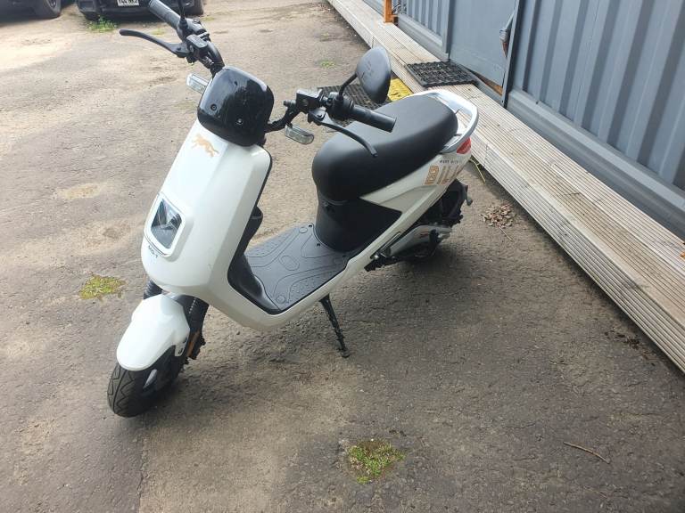 Electric moped motorbike scooter road legal 50cc ebike