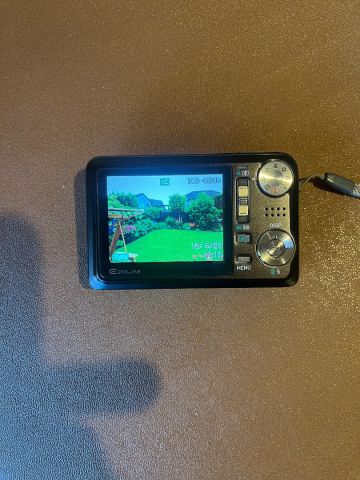 Casio Exilim EX-V7 Digital Camera with Charging dock & Accessories