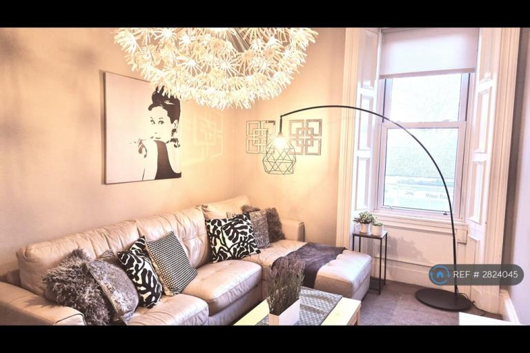 5 bedroom flat in Morningside Road, Edinburgh, EH10 (5 bed) (#2824045)