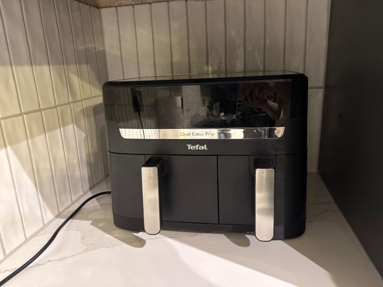 Tefal Dual Easy Fry Air Fryer - As Good As New