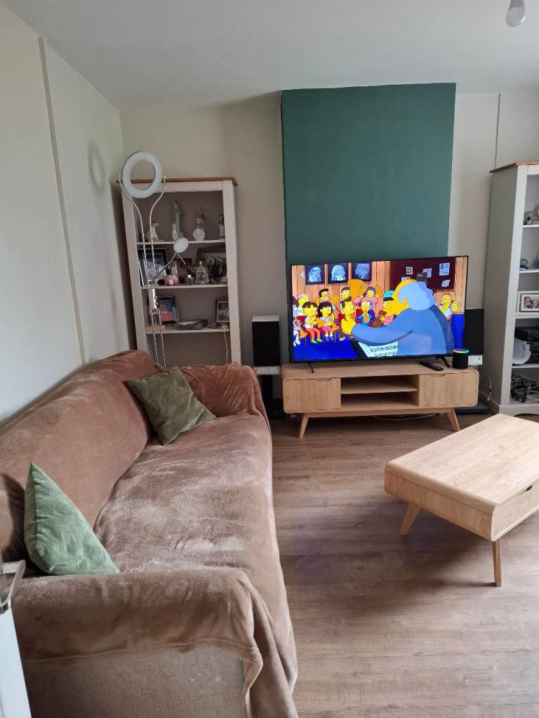 Looking to swap my 3 bed semi detached house with dining room 