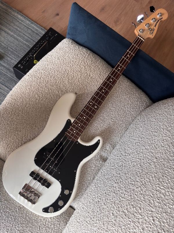 Fender American Performer Precision Bass (Arctic White)
