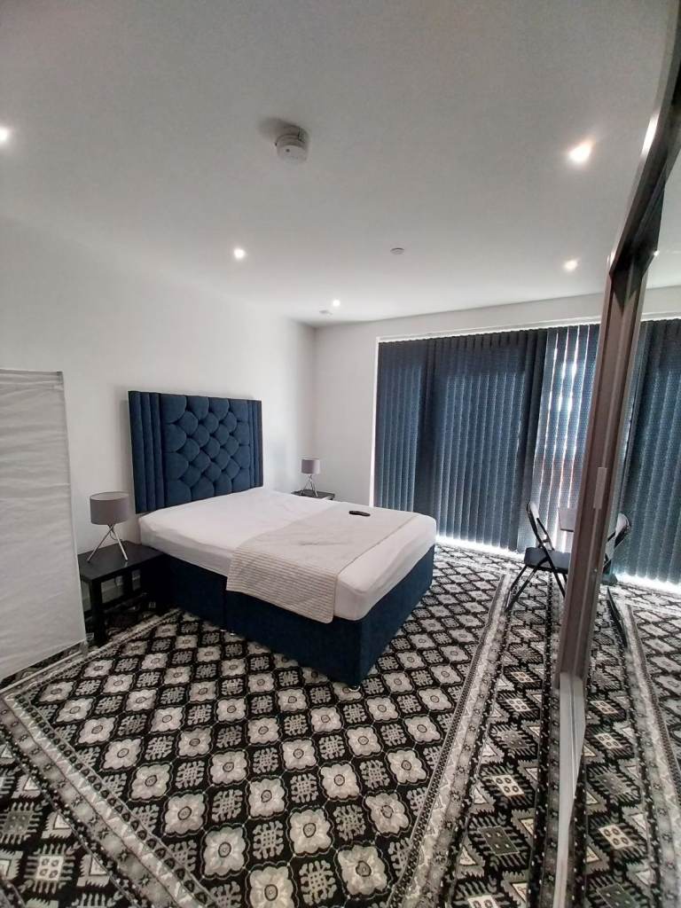 LARGE ROOM AVAILABLE FOR RENT IN HIGH STREET HOUNSLOW TW3 