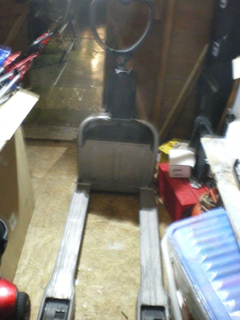 Electric pallet truck