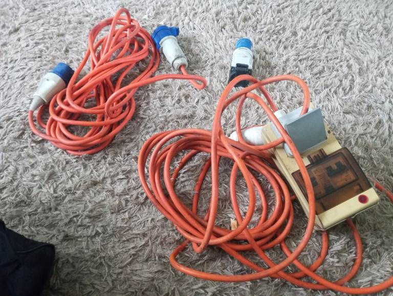 2 caravan cables