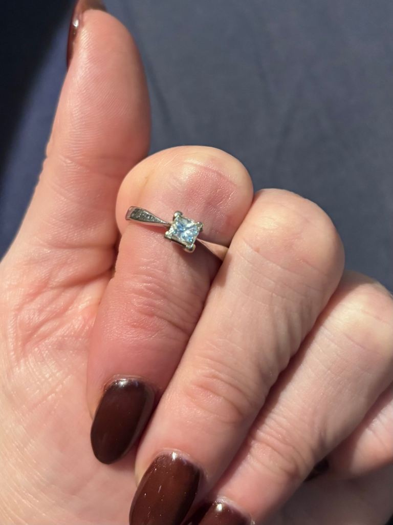 18ct white gold diamond ring 