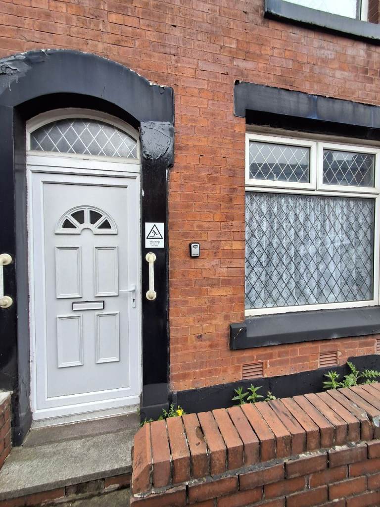 ✨ Stunning House Share • 3 Large Double Rooms • £650 PCM • Oldham OL1