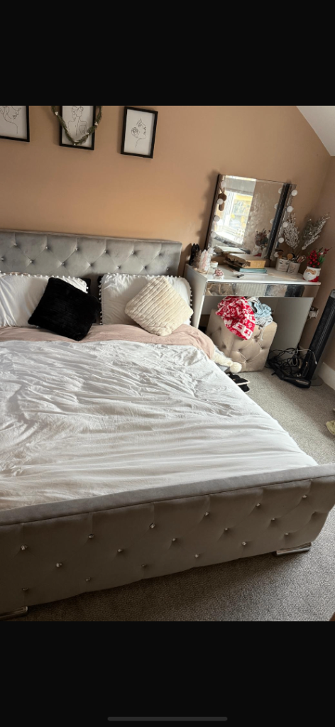 image for Diamanté Grey Crushed Velvet Double Bed