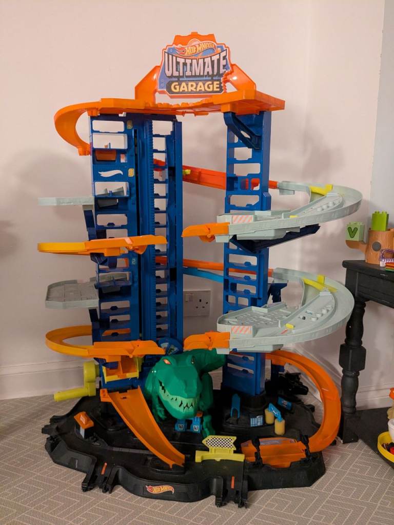 Hot wheels ultimate garage 