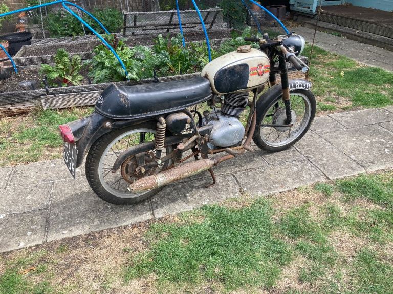 Classic gilera 124 1964 barn find 